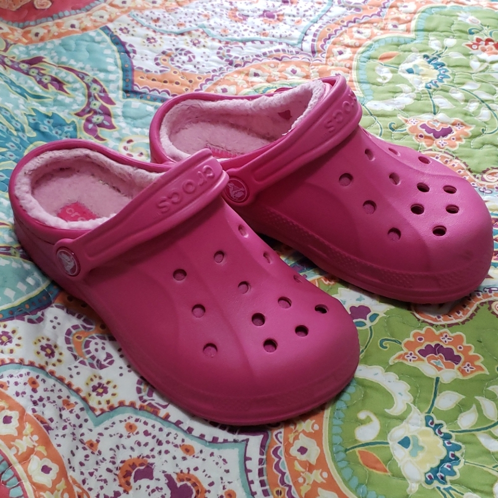 Little girls  pink lined crocs